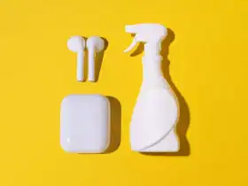 تنظيف سماعات AirPods