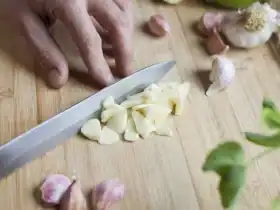 تخلصي من رائحة الثوم.. 5 طرق سهلة