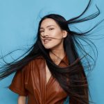 تغذية الشعر من الداخل.. الفيتامينات هامة