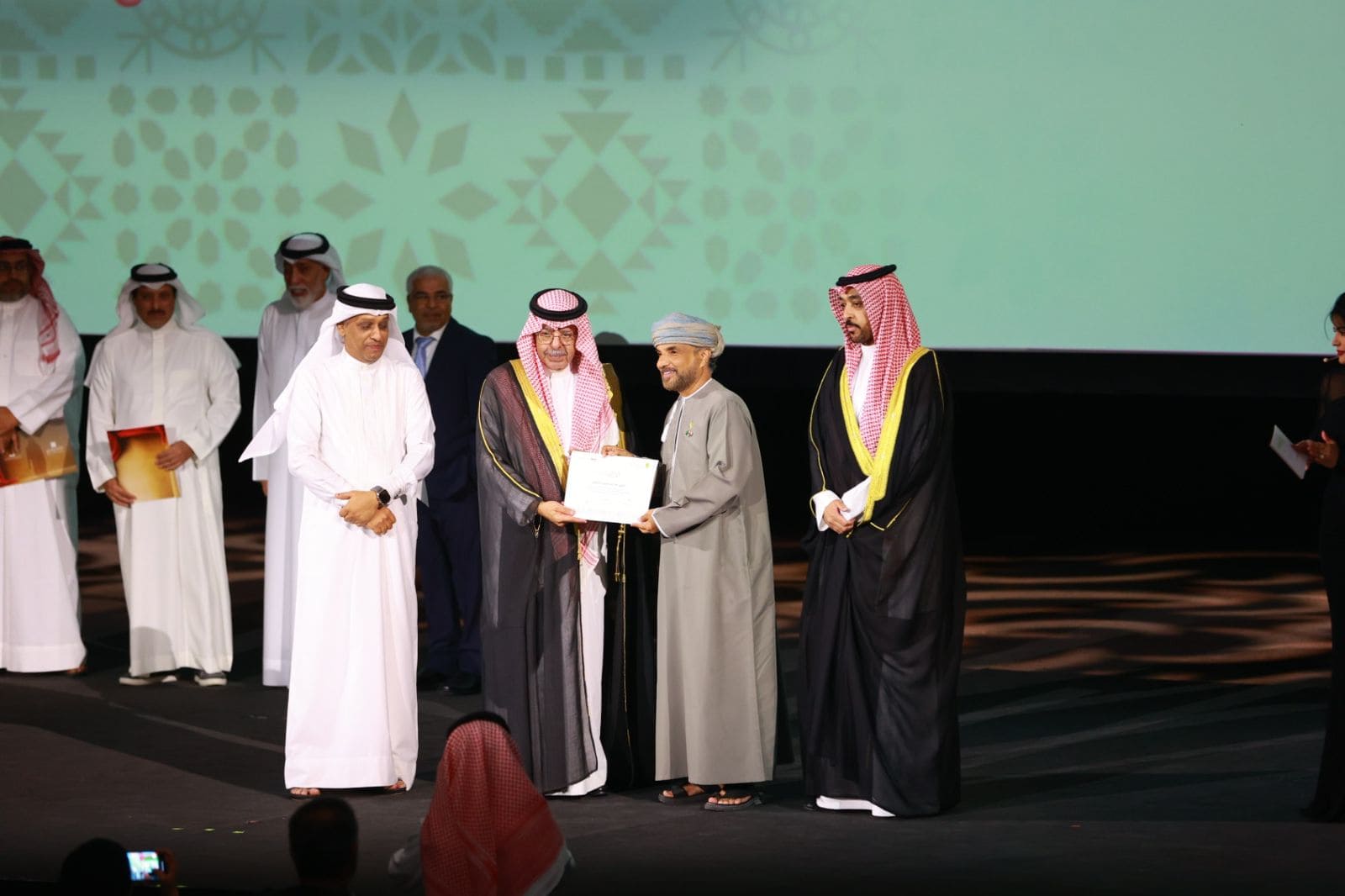 عاجل| اللجنة المنظمة للمهرجان الخليجي للمسرح تكرم رواد الفن