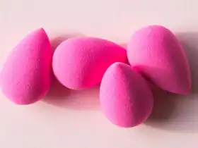 كيفية تنظيف اسفنجة التجميل.. نصائح وحيل
