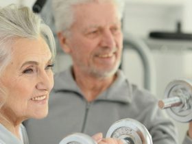 8 طرق للحفاظ على كتلة العضلات مع تقدمك في السن