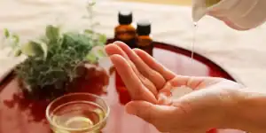 كيفية استخدام الزيوت العطرية لعلاج التهاب المفاصل