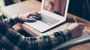 10 دورات مجانية في علوم الكمبيوتر