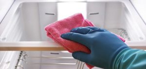 كيف تحافظين على طعامك طازجًا ؟.. دليل شامل لصيانة الثلاجة بالمنزل 