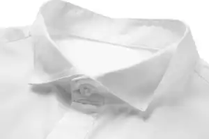 ملابس بيضاء