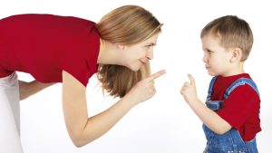 سلوكيات يكتسبها الطفل- تعلم الأبناء من آبائهم
