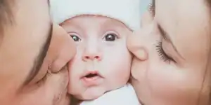 تقبيل الرضع