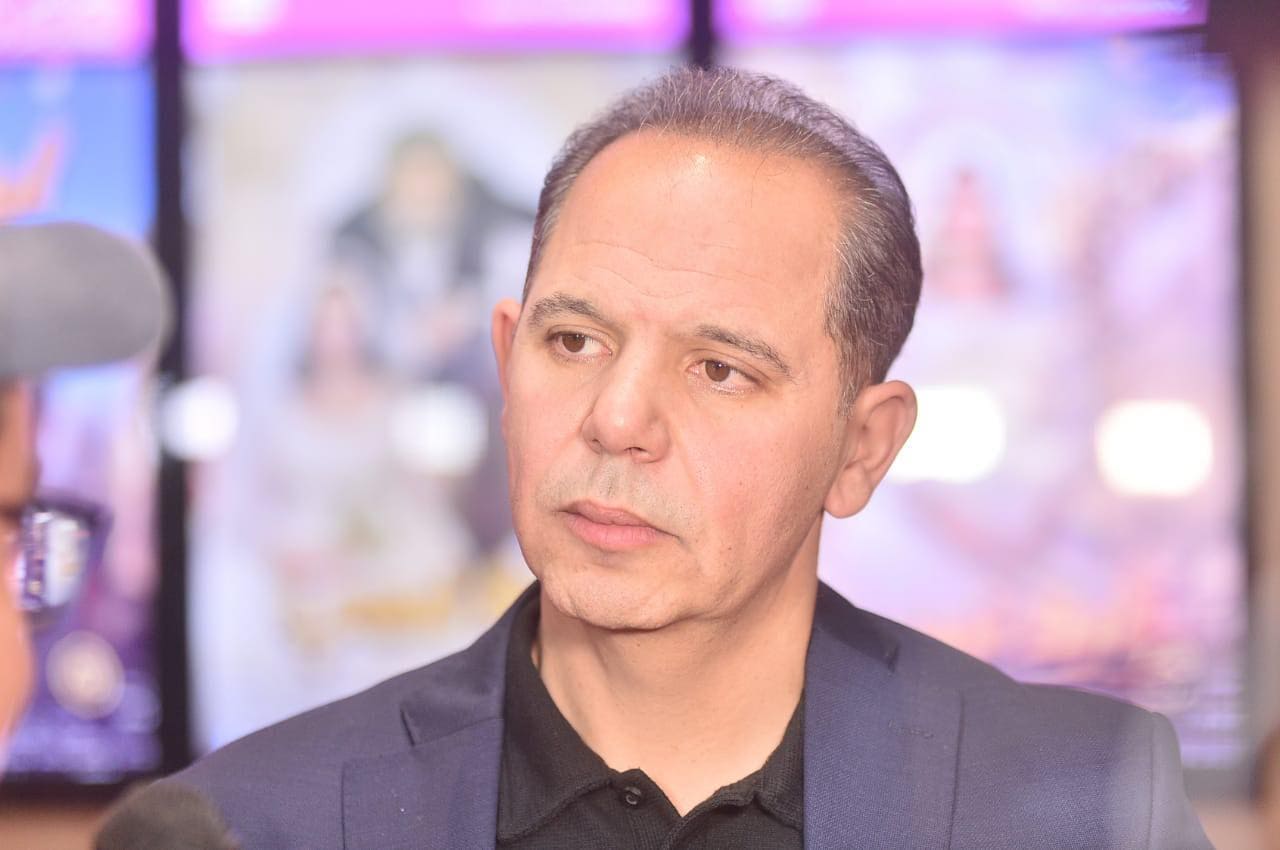رامي إمام يروج لمسرحية "الباشا" قبل عرضها في "موسم الرياض"