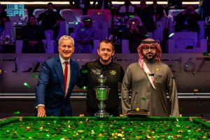 مارك ألين يتوج بلقب بطولة موسم الرياض للسنوكر للمرة الثانية على التوالي