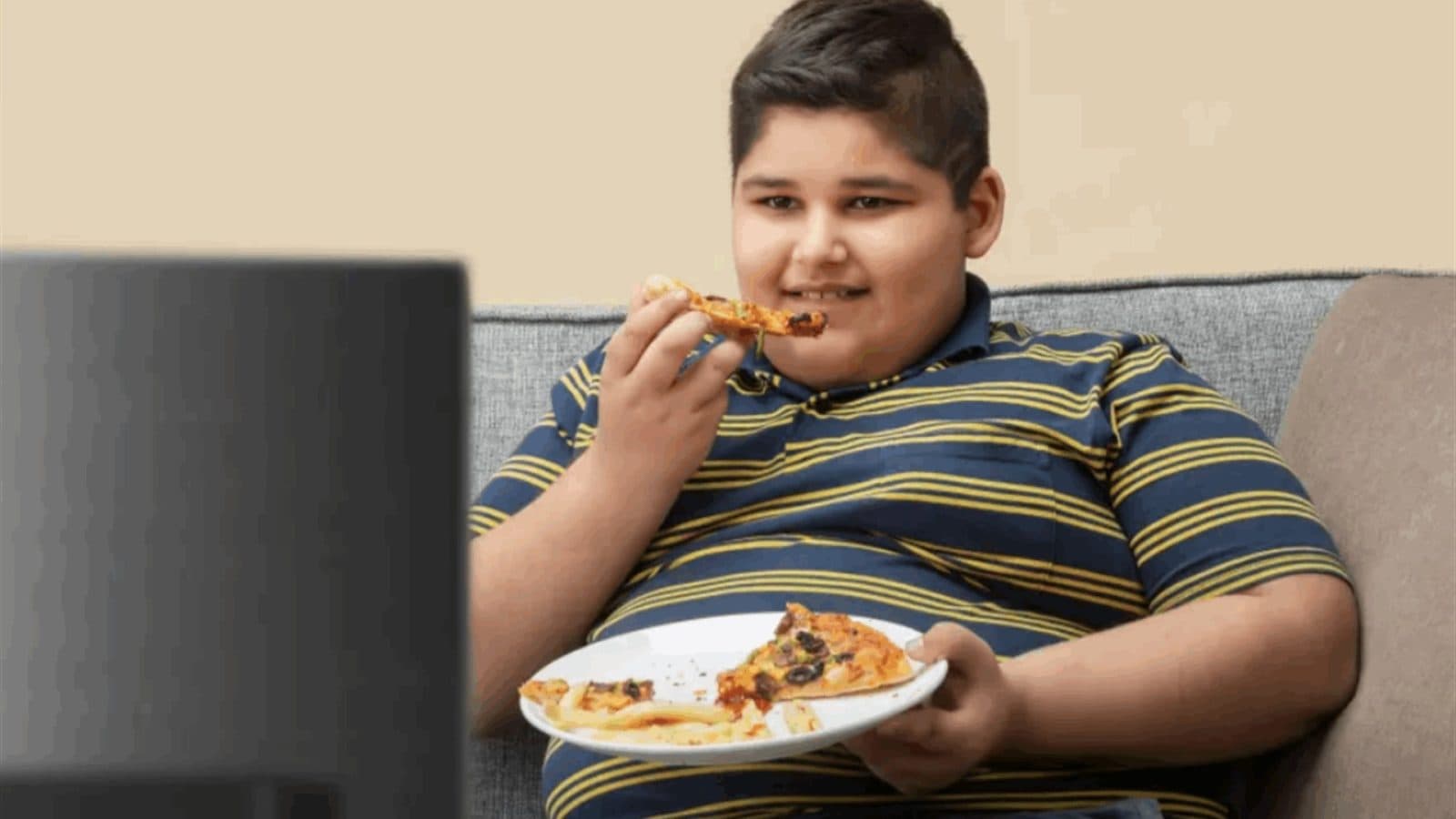 مشاهدة الطفل للشاشات خلال تناول الطعام