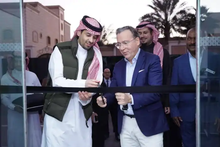 "الوعلان للتجارة" تفتتح مركزا متكاملا لعلامة "رينو" الفرنسية في مدينة الرياض