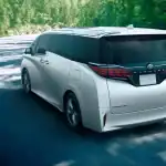 شركة تويوتا تطلق ألفارد 2025 كأول ميني فان هجينة قابلة للشحن في اليابان