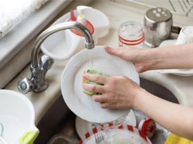 5 طرق لتنظيف الأواني دون استخدام صابون غسيل الأطباق