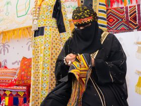 دور المرأة في بناء المجتمع السعودي خلال فترات التأسيس