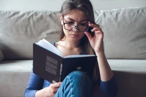 مع اقتراب موسم الامتحانات لماذا نجد صعوبة في التركيز.. أسباب وحلول