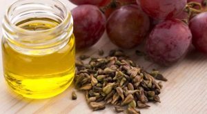 زيت بذور العنب.. سر نضارة بشرتك وشبابها