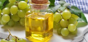 زيت بذور العنب.. سر نضارة بشرتك وشبابها