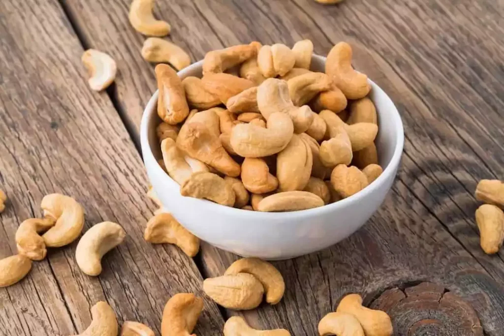 4 فوائد لتناول الكاجو المنقوع