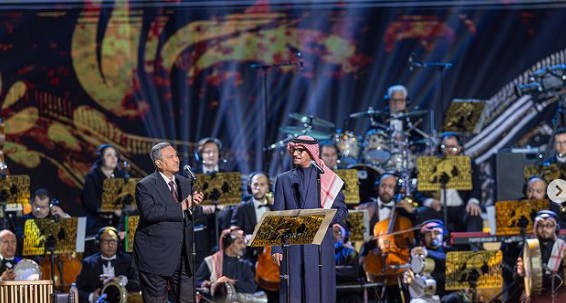 محمد عبده ووائل كفوري يشعلان ليلة موسم الرياض بديو "ليلة ليلة" التاريخي