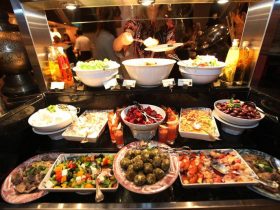 كل ما يجب عليك تناوله وتجنبه أثناء الإفطار والسحور خلال شهر رمضان