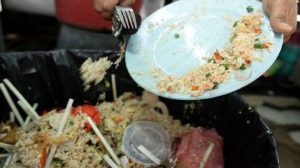 خاص |إهدار الطعام في رمضان: أزمة اقتصادية وبيئية. يتحدث عنها د.وليد هندي