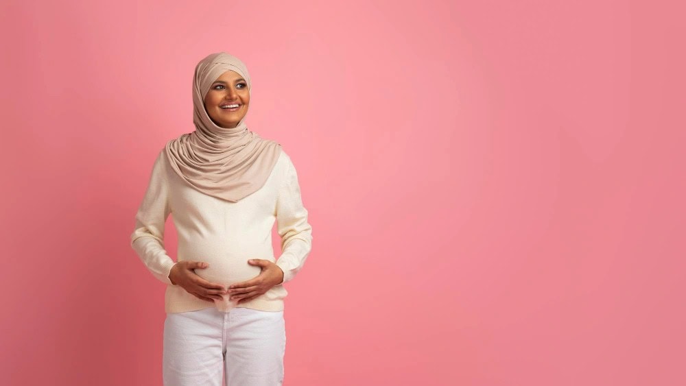 صيام الحامل في رمضان: دليل شامل لصحة الأم والجنين