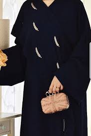 حقائب أنيقة وعملية لإطلالة رمضانية 2025متكاملة مع العباية