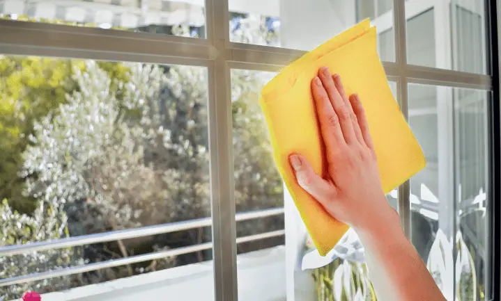 هل هناك وقت مناسب لتنظيف النوافذ؟