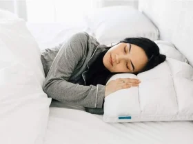 هل النوم على وسادة واحدة أفضل أم اثنتين؟ آراء الخبراء