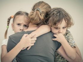 أضرار المبالغة في حماية الطفل.. تجنبي هذه المخاطر ودعيه يكون شخصا مسؤولا