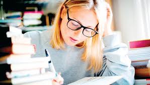 المذاكرة الليلية: خطر يهدد طلاب الجامعات والثانوية العامة..دراسة تؤكد