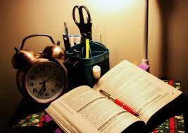 المذاكرة الليلية: خطر يهدد طلاب الجامعات والثانوية العامة..دراسة تؤكد