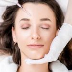 التجاعيد شهادة حياة وليس عيبًا نخفيه.. كيف يؤثر البوتوكس سلبًا على علاقاتك؟