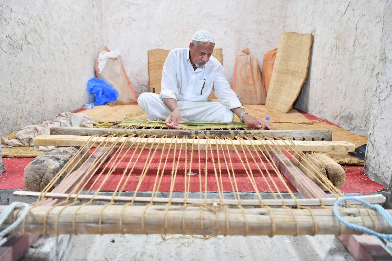 صناعة الحصير بالسعودية بين الفن والذوق.. إرث يتجدد وجمال لا يبهت