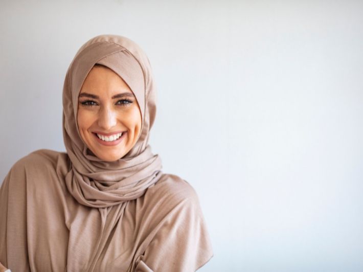 صحة الشعر.. نصائح خاصة للمحجبات للحفاظ على فروة الرأس