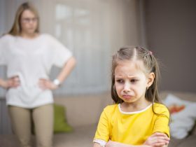 لماذا لا يستجيب الأطفال لنصائح الكبار؟ فهم أعمق للسلوك الطفولي