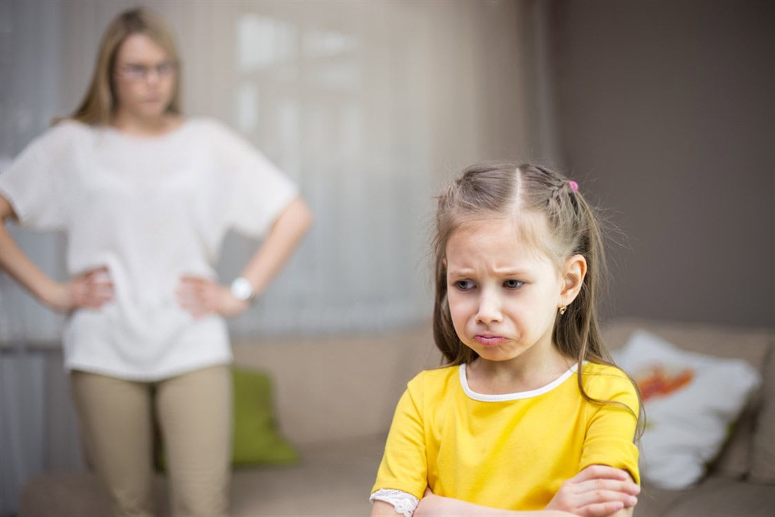 لماذا لا يستجيب الأطفال لنصائح الكبار؟ فهم أعمق للسلوك الطفولي