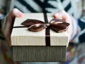 أجمل هدايا العيد للأهل والأصدقاء.. فرحة كبيرة تملأ قلوب الكبار والصغار