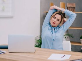 تمارين تمدد لعلاج آلام الرقبة.. تخلصي من الوجع في دقائق معدودة