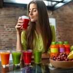 هل العصائر الطبيعية تساعد على فقدان الوزن؟.. اعرفي الكمية المسموح تناولها يوميا
