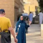 سعودية تقود جولات مشي ثقافية في أحياء الرياض التراثية بأسلوب يروي قصة المكان والناس