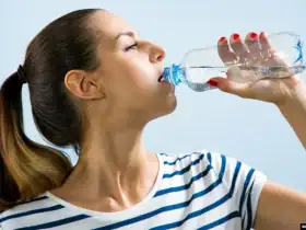 أيهما أفضل لنتناوله: الماء الفاتر أم البارد؟.. إليكِ فوائد كل منهما