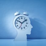 دراسة من جامعة ميتشيغان تكشف عن ساعتين بيولوجيتين في الإنسان تتفاعلان مع تغيرات الفصول