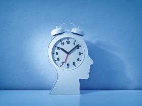 دراسة من جامعة ميتشيغان تكشف عن ساعتين بيولوجيتين في الإنسان تتفاعلان مع تغيرات الفصول