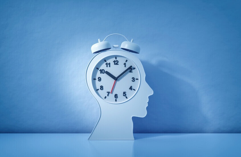 دراسة من جامعة ميتشيغان تكشف عن ساعتين بيولوجيتين في الإنسان تتفاعلان مع تغيرات الفصول