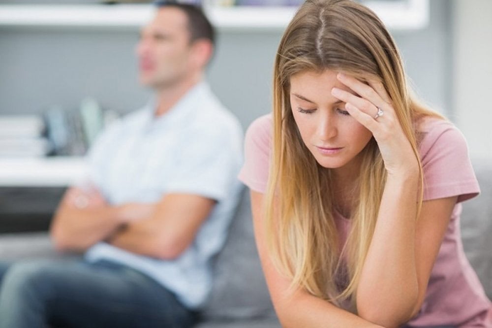 كيفية التعامل مع الزوج المتشبث بآراءه ورافض التفاوض.. اتبعي هذه النصائح عند مناقشته