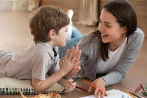 أخطاء شائعة تعيق تعلم الطفل تحمل المسؤولية وكيفية تجنبها
