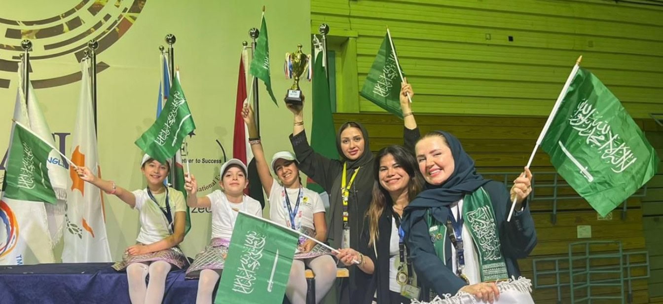 طلاب مدارس الفارس العالمية يتصدرون أولمبياد اللغة الإنجليزية 2025