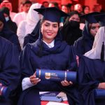 دور الأهل والمجتمع في دعم الخريجين.. يشعرون بالتشتت قبل دخول سوق العمل